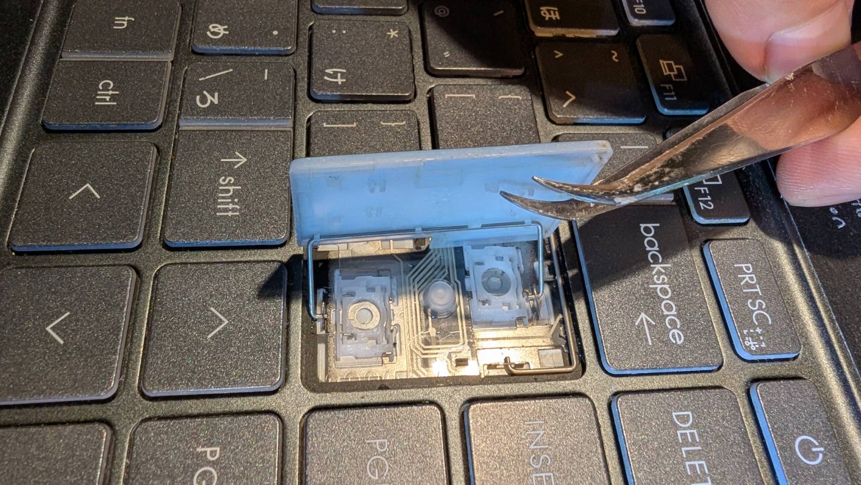 ノートPCの薄いキーキャップの外し方【お手入れレポート】 #Keyboard