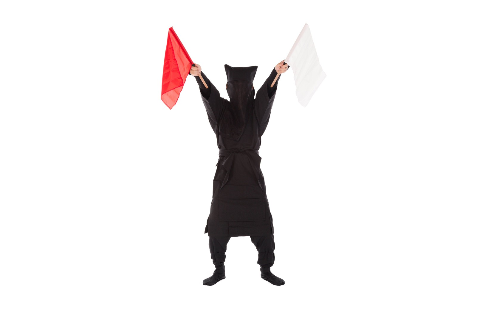 手旗信号をする黒子