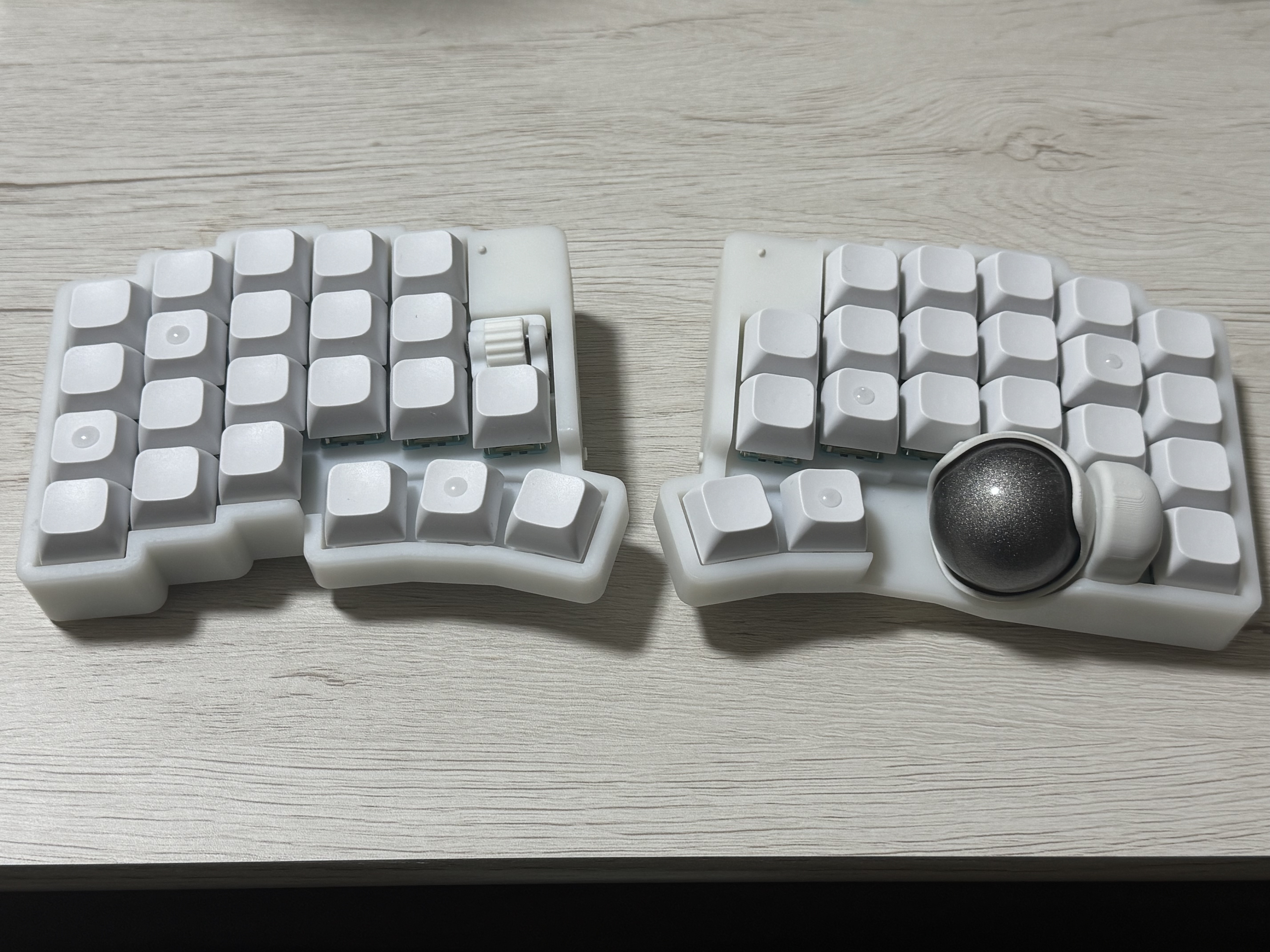 【和田】自作キーボードroBa 自作キーボード「roBa」を仕事道具として2週間使い込んでわかっ