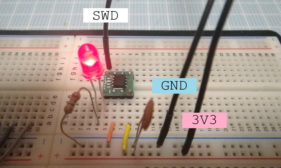 マイコンの1番にLED、2番にGND、4番に3V3、8番ピンにSWDIOをそれぞれ接続