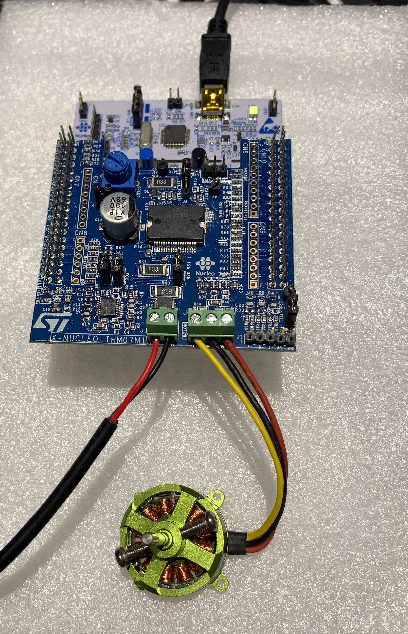 STM32モータ制御 P-NUCLEO-IHM001 P-NUCLEO-IHM001 STMicroelectronics | 開発ボード、キット