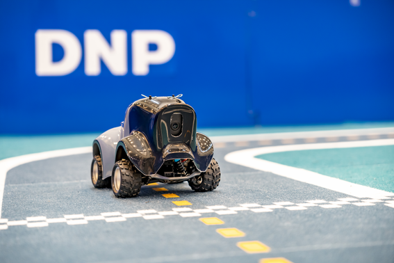 AWS DeepRacer 機械学習 ラジコン Hands-On with AWS DeepRacer Evo Autonomous Race Car! - YouTube