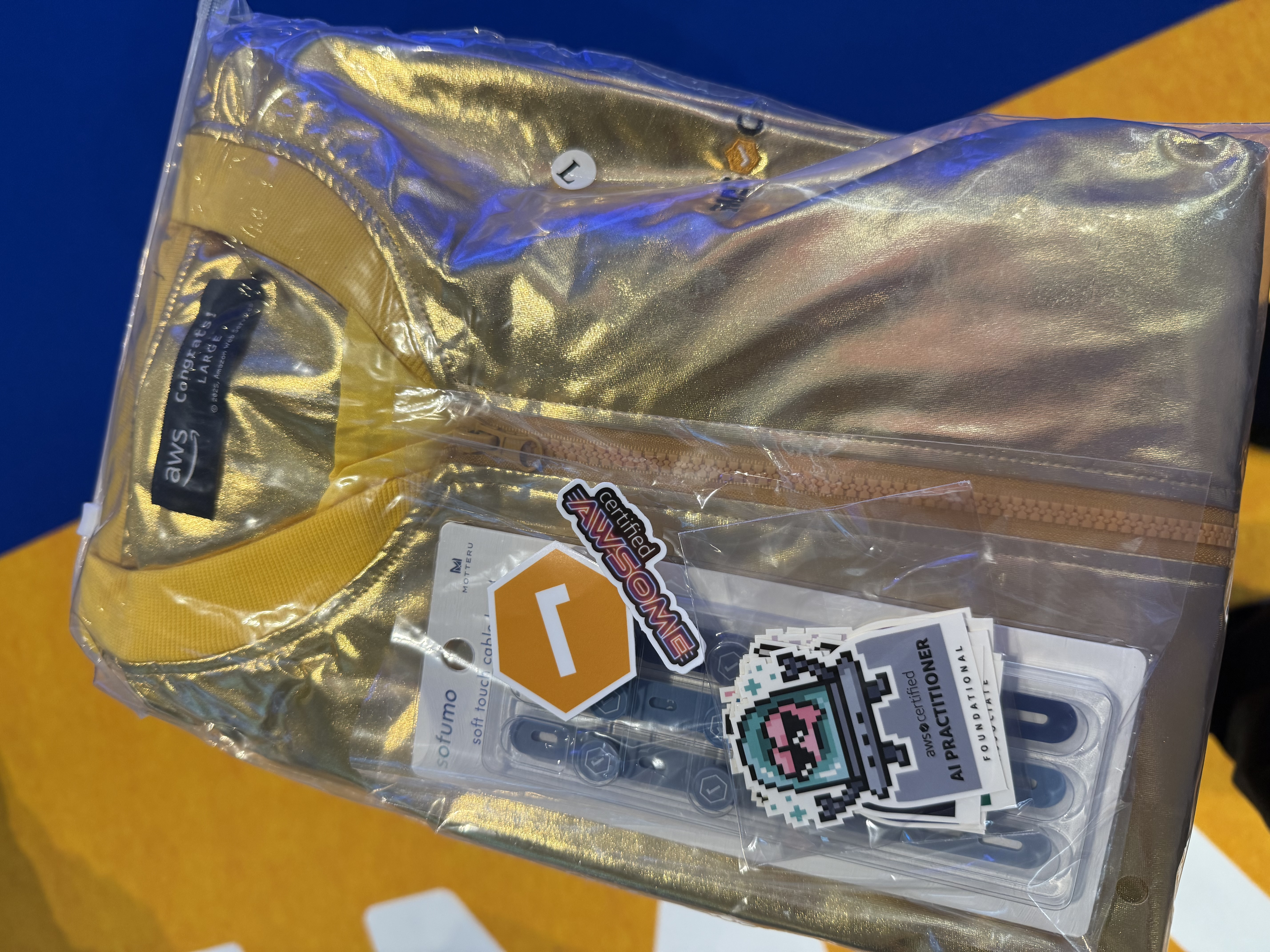 AWS Summit Japan 2025 全冠者対象 ジャケット Lサイズ GuGkeKyXkAAelUl.jpg