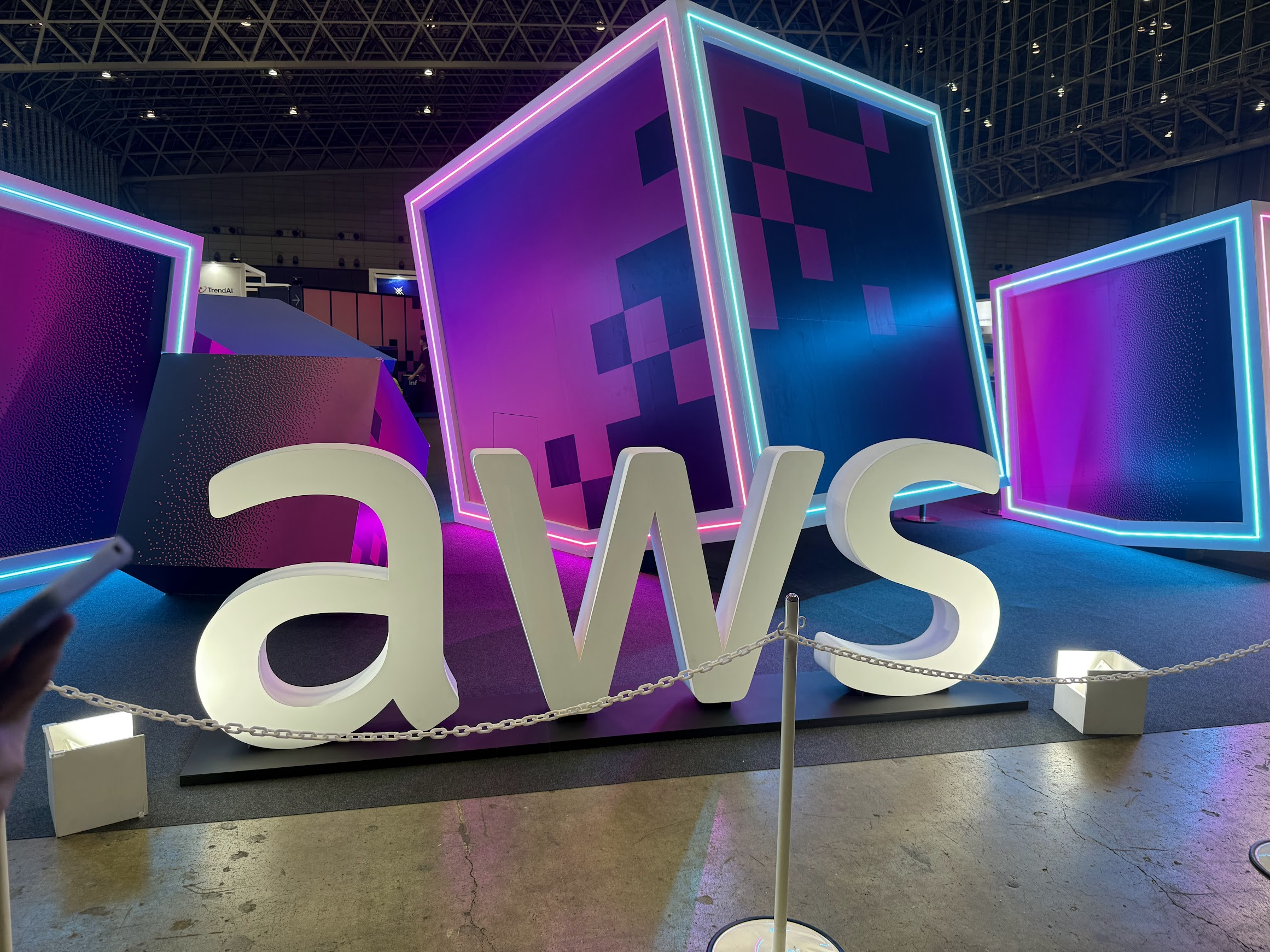 AWS Summit Japan 2026 に行ってきたよ！1 日目レポート #AWS - Qiita