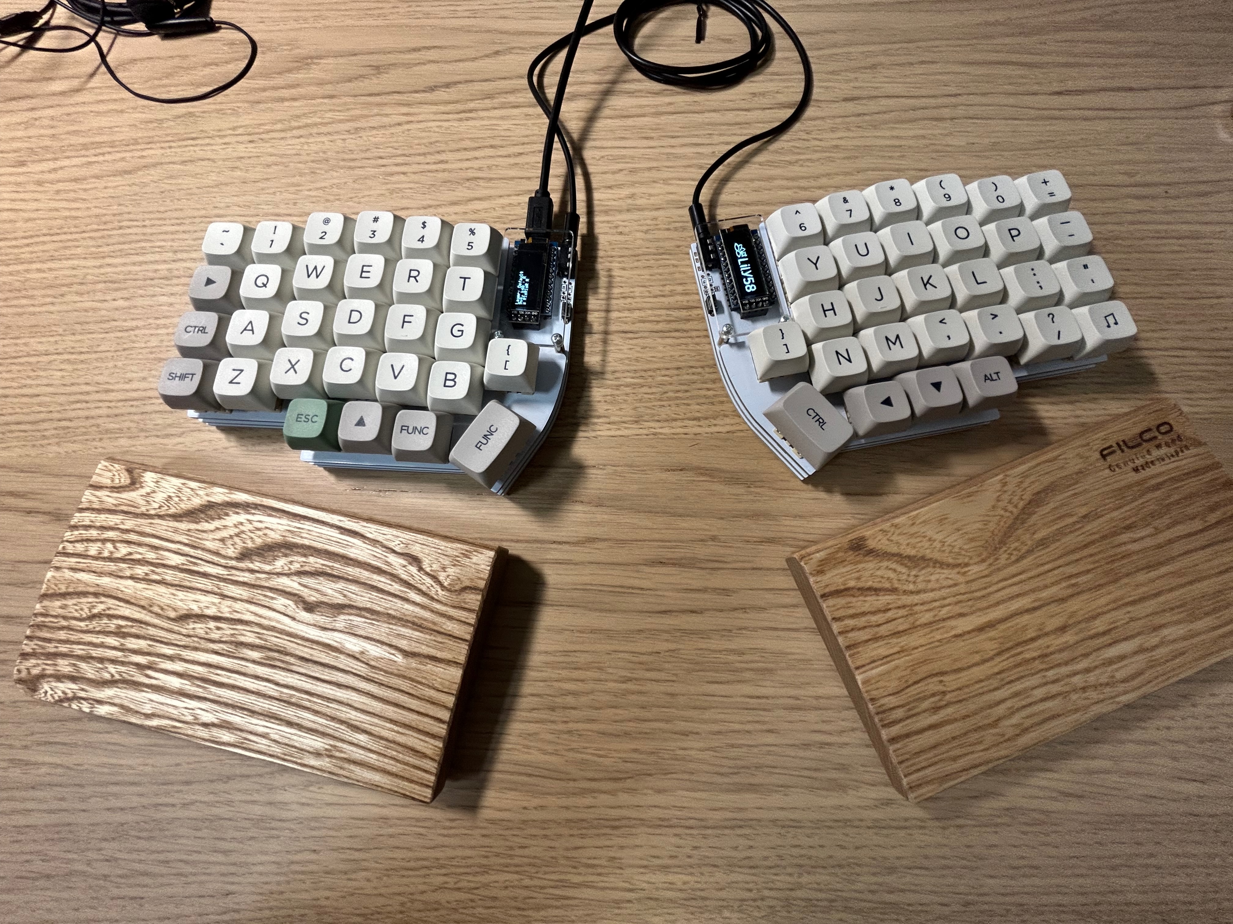 モダンオペレーティングシステム KVMコンソール／ラックマウント型／8ポート／17インチLCD